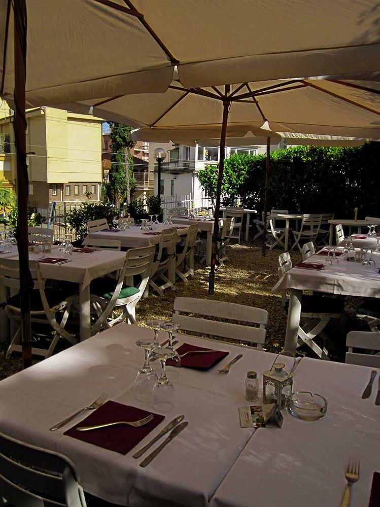 Hotel Ristorante Il Caminetto Diano Marina Eksteriør bilde